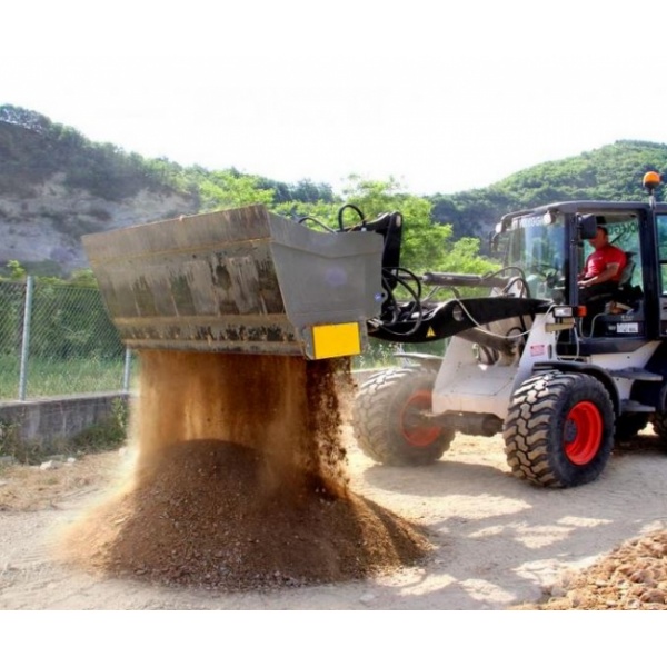 cangini-bene-godet-cribleur-minichargeur-skid-tracto-chargeuse-telescopique-au-travail-