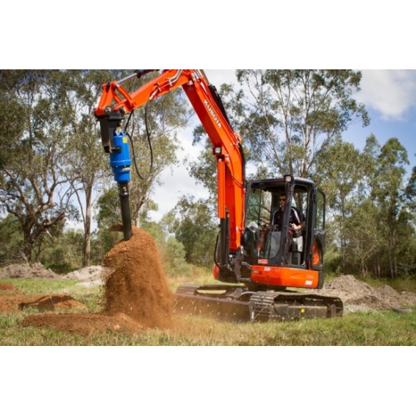 tariere-augertorque-mini-pelle-kubota-au-travail